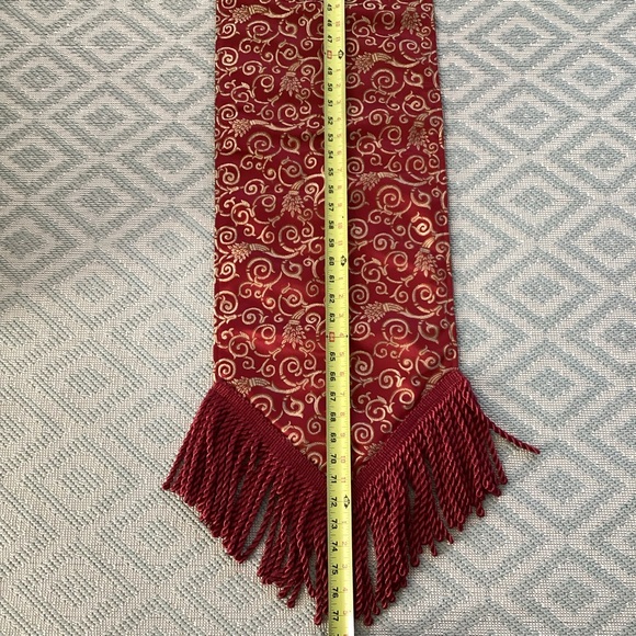Fringed Table Runner - Picture 7 of 11